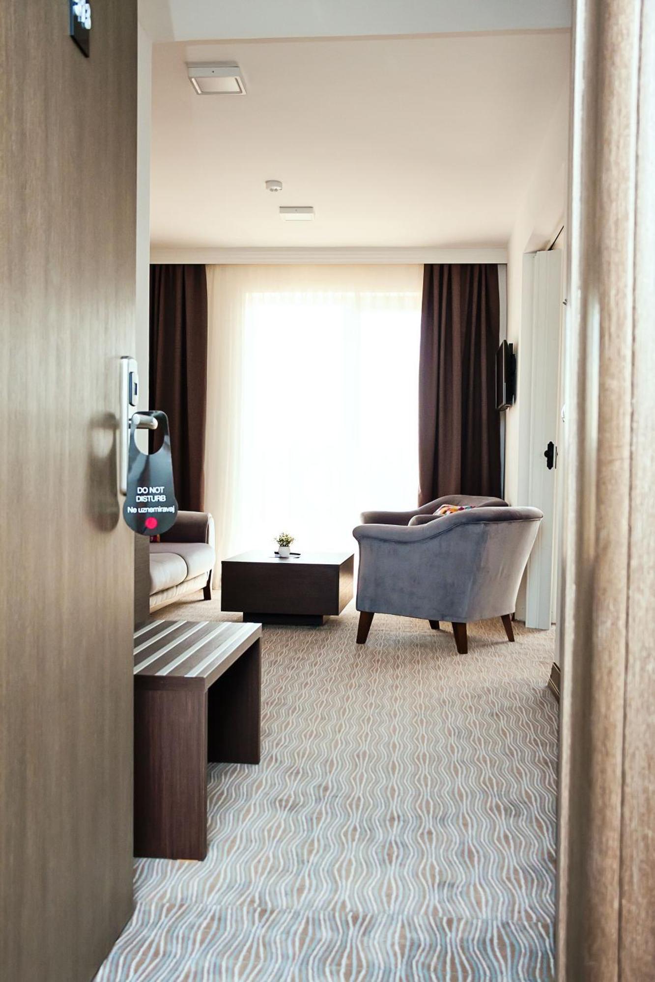 Bosphorus Hotel Αλέξινατς Εξωτερικό φωτογραφία